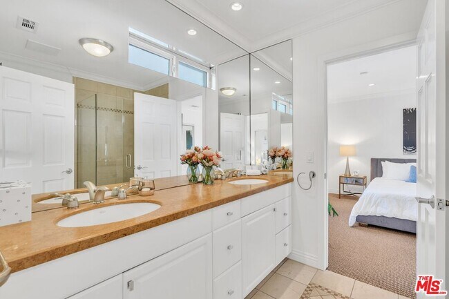 Building Photo - 2177 Summitridge Dr