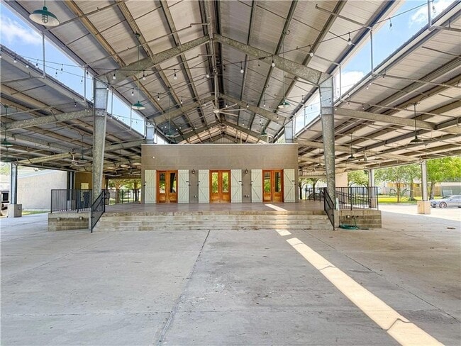 Building Photo - 442 Friscoville Ave