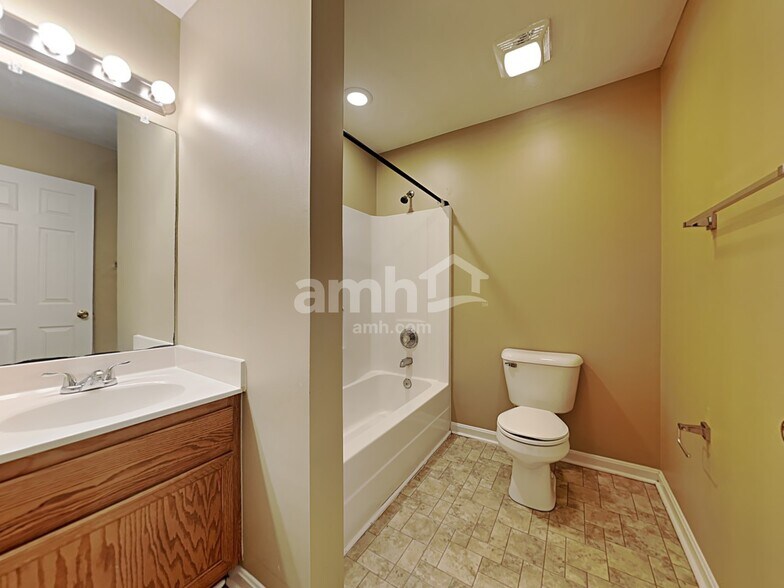 Building Photo - 618 Fox Chase Way
