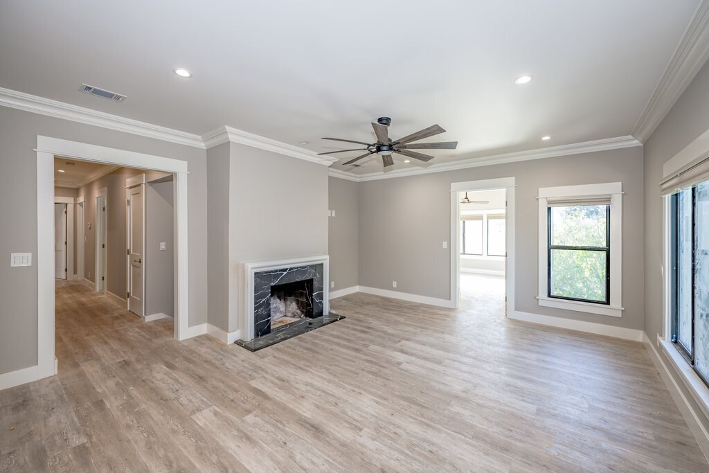 Building Photo - 494 S Marengo Ave