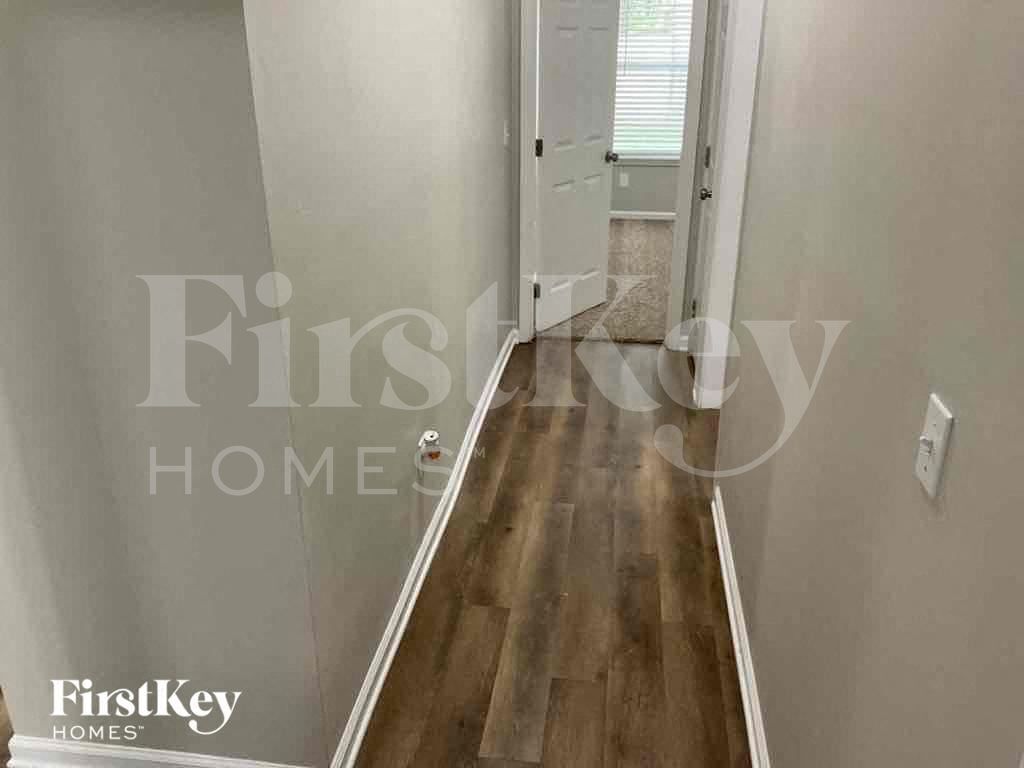 Building Photo - 4592 Royal Port Dr