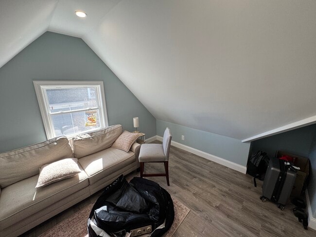 Building Photo - 211 Holland St