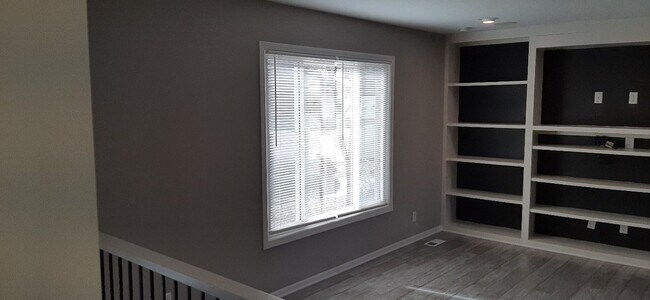 Building Photo - HURRY THIS WON'T LAST LONG! Gorgeous 3 bed, 2 bath in beautiful Parkville!