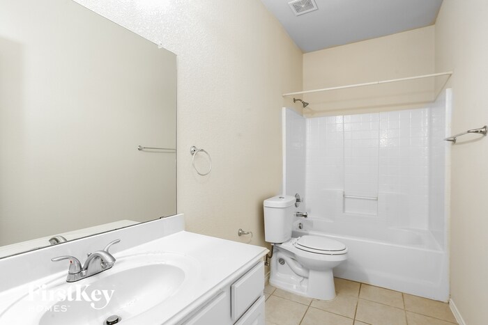 Building Photo - 2911 Thistlewood Dr