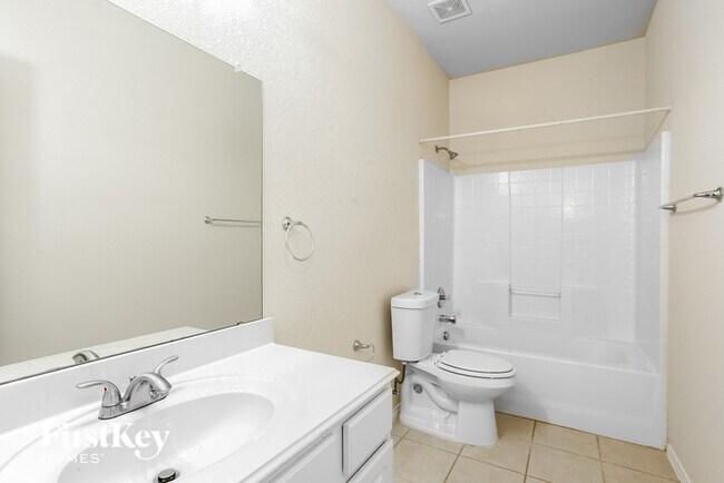 Building Photo - 2911 Thistlewood Dr