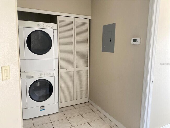 Building Photo - 3204 Sabal Palms Ct