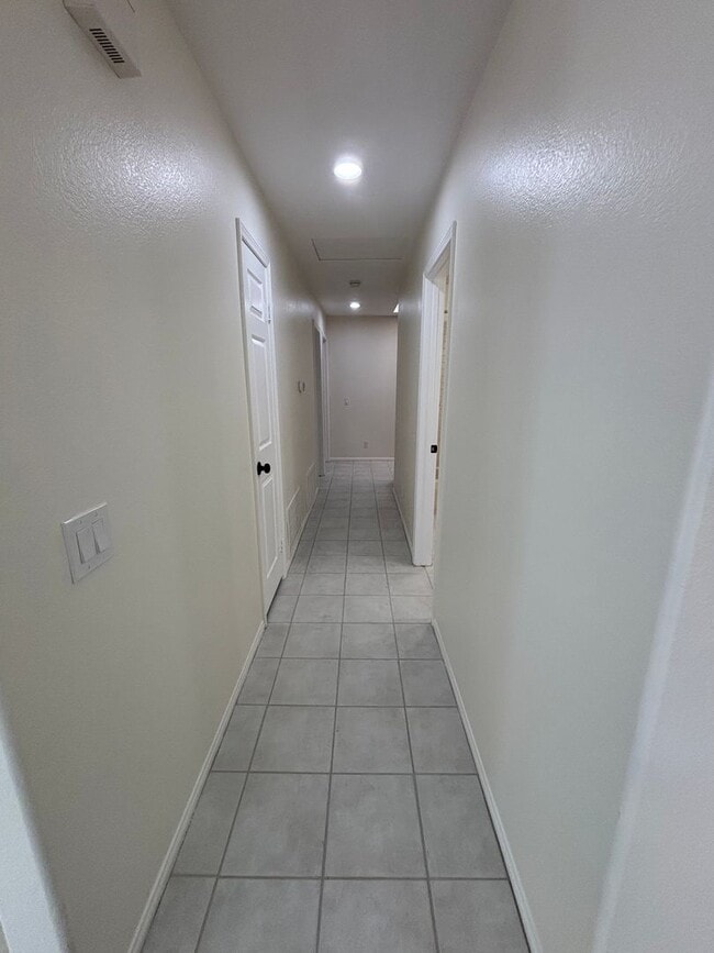 Building Photo - 2 Bedroom 2 Bathroom Condo Living in Great Community Located At West Village Of Singing Hills HOA.