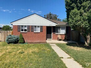 Building Photo - Great Home Close to Downtown - License #20...