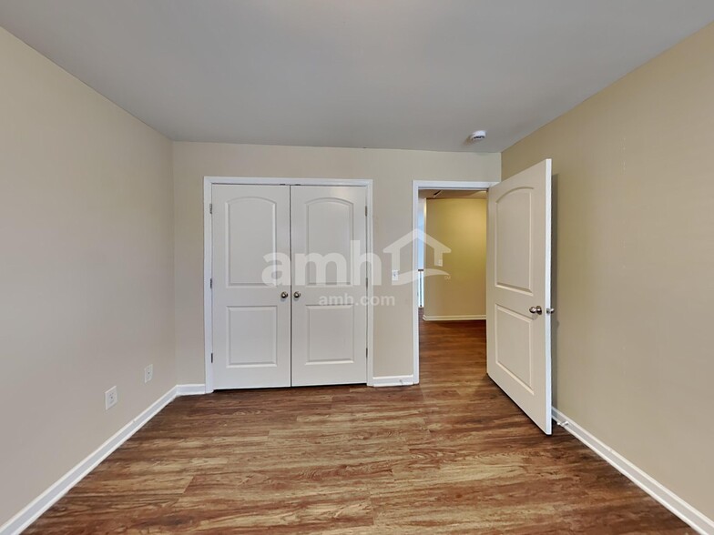 Building Photo - 484 Albion Cir