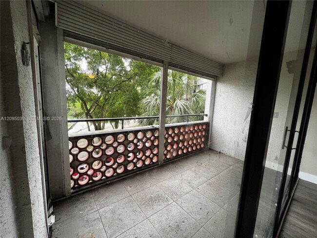 Building Photo - 4222 Inverrary Blvd