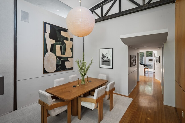 Building Photo - 8735 Dorrington Ave