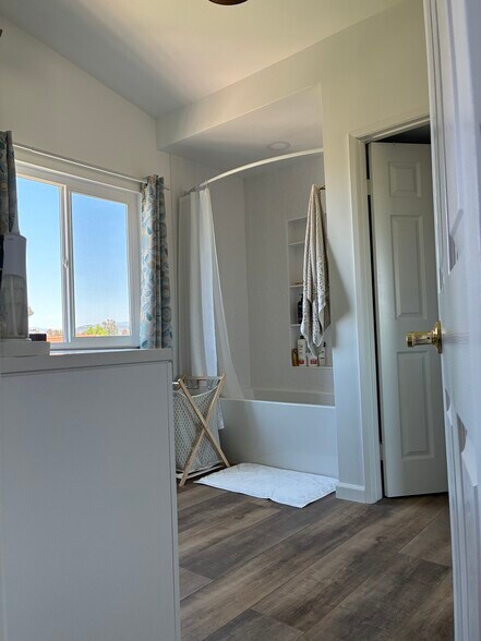 Building Photo - 1133 La Tortuga Dr