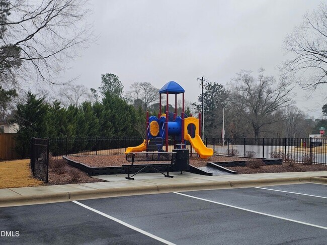 Building Photo - 945 Glowing Star Ln