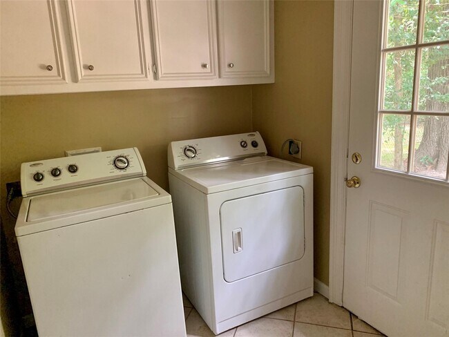 Building Photo - 1230 Timbergrove Ln