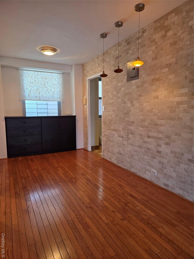 Building Photo - 61-25 97th St