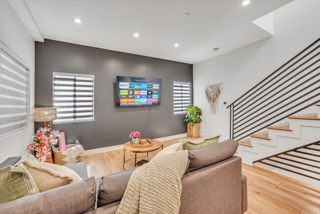 Building Photo - 14541 Weddington St