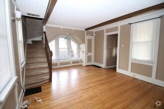 Building Photo - Adorable 3bdrm Downtown Bungalow