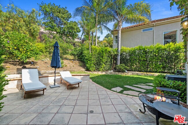 Building Photo - 622 Palisades Dr