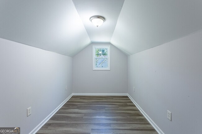 Building Photo - 2 Belmont Park Dr