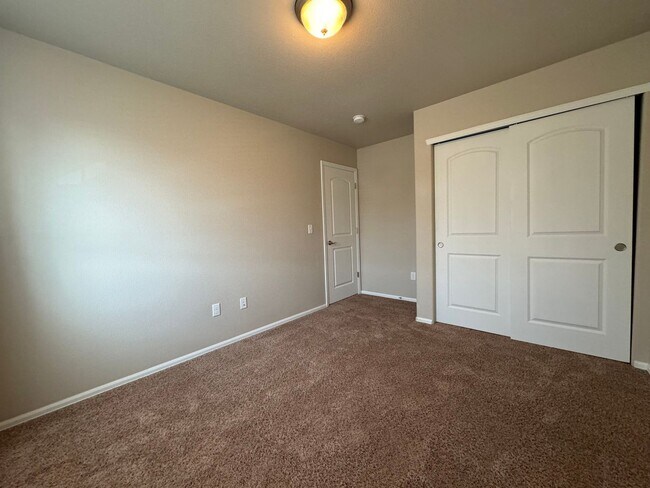 Building Photo - Great House in Rigden Farms