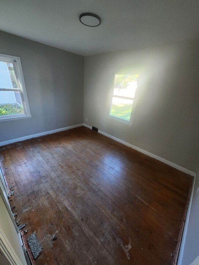 Building Photo - Charming 2bd Home in Roseville- Close to E...