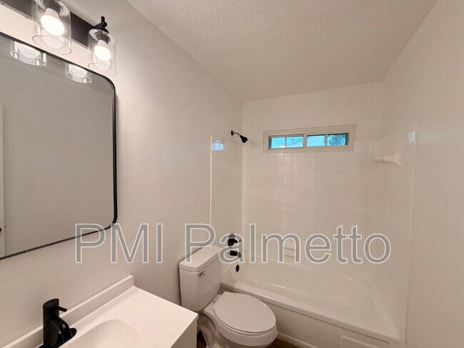 Building Photo - 1213 Grove Park Ln