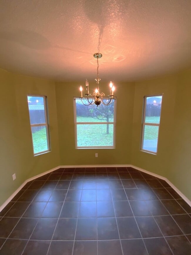 Building Photo - AVAILABLE NOW!