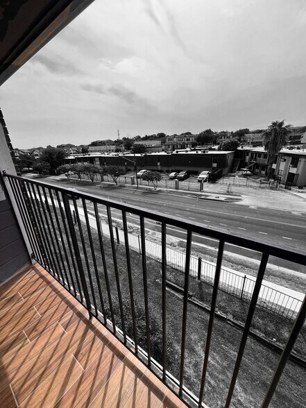 Building Photo - 1840 Burton Dr