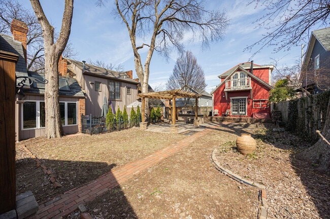 Building Photo - 357 Jackson St