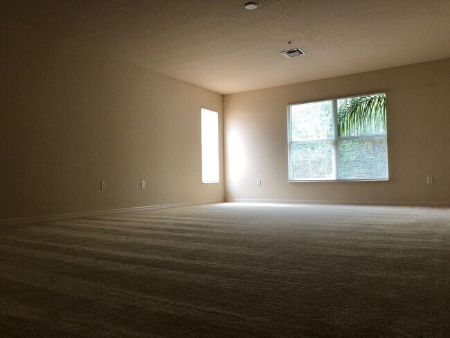 Building Photo - COMING SOON- Beautiful 3 room /2.5 bath Gated Community W/ Pool Close to the Skyway