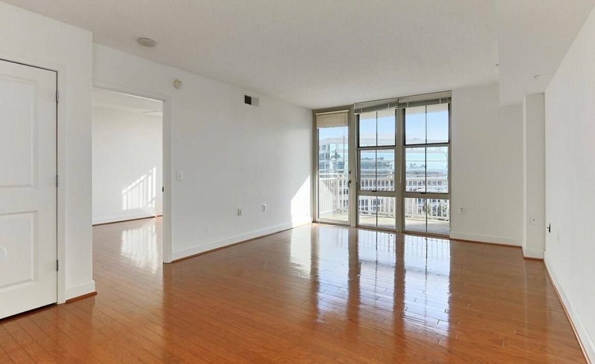 Building Photo - 11800 Sunset Hills Rd