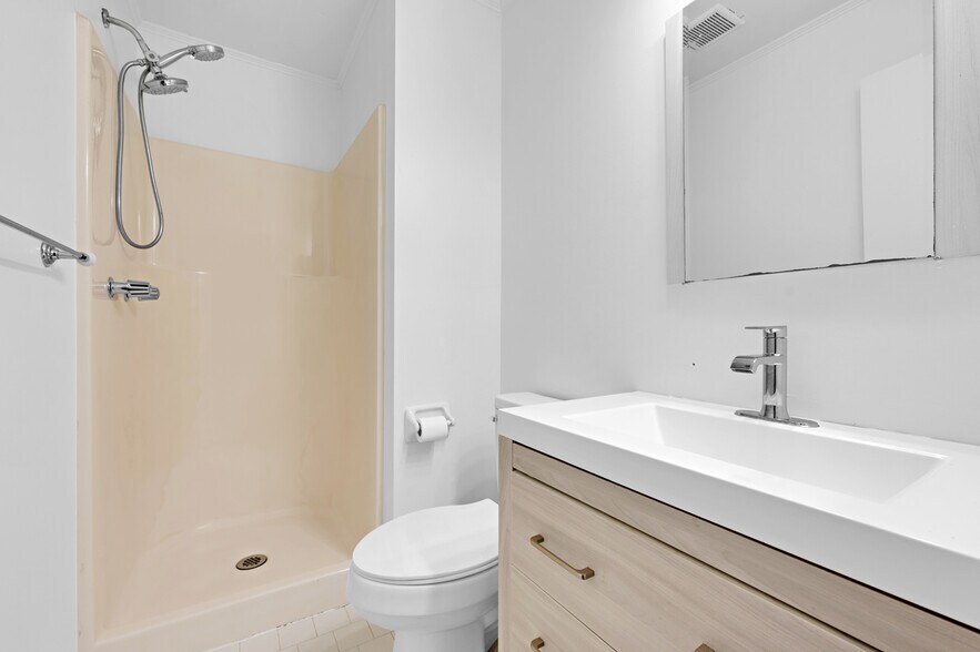 Building Photo - 2933 Riverwood Ter