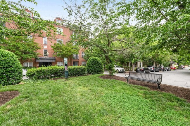 Building Photo - 1BR, 1Ba Condo in Walker Square