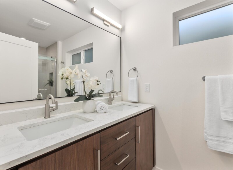 Building Photo - 2349 NE 127th St