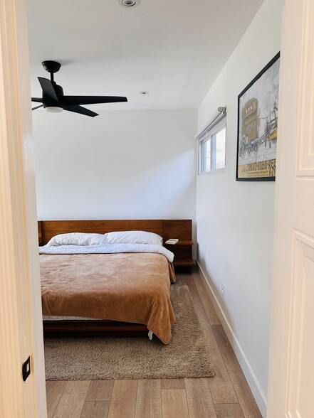 Building Photo - 2460 Glenrose Ave