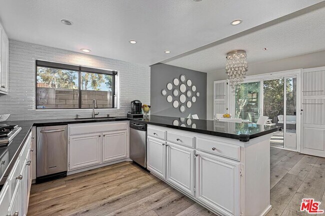 Building Photo - 10754 Garland Dr