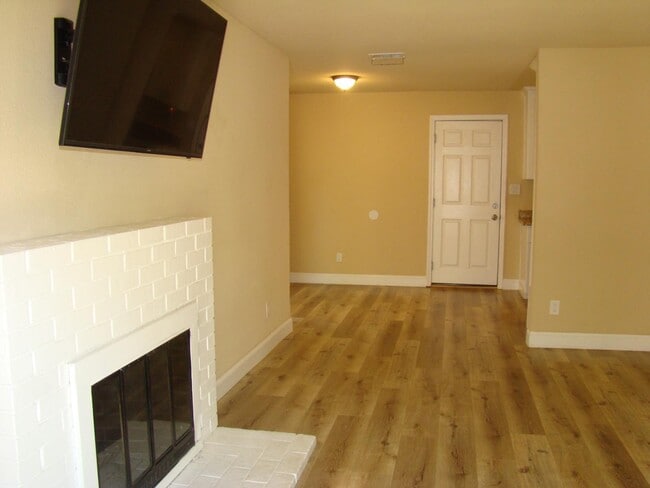 Building Photo - 8972 Rosetta Cir