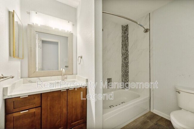 Building Photo - 2701 Harmon Dr