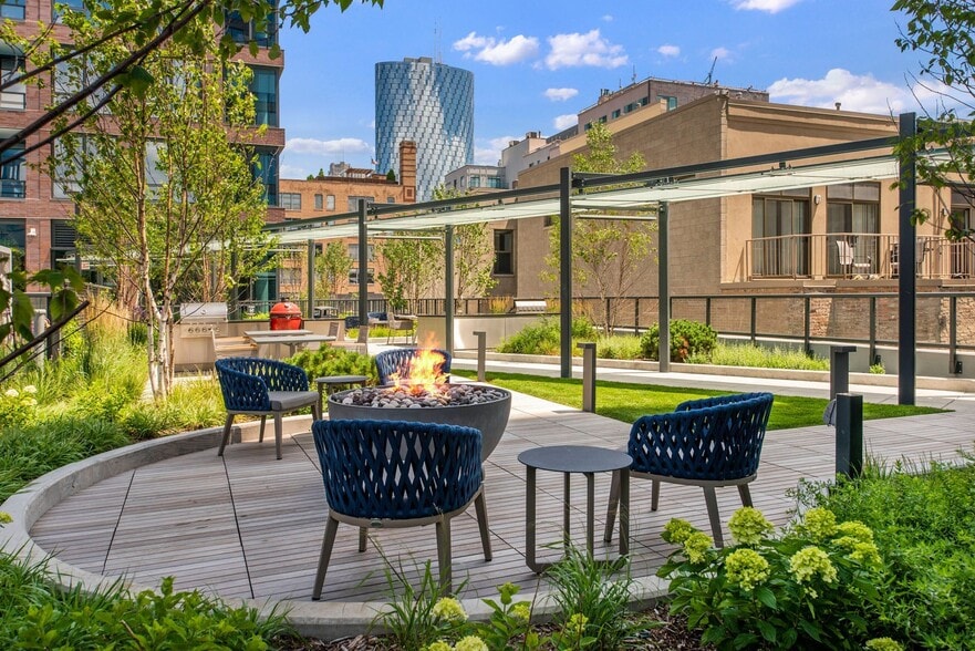 Building Photo - 944 W Madison St