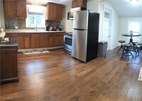 Building Photo - 410 E Main St