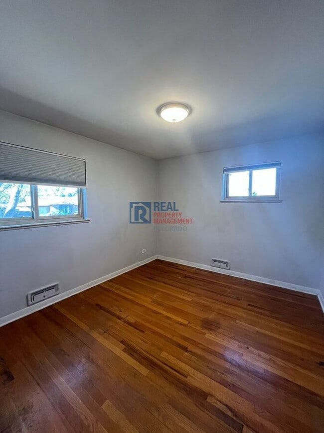 Building Photo - 2564 S Yates St