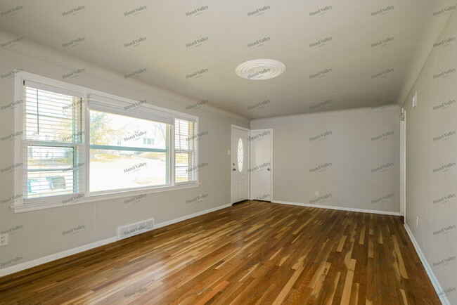 Building Photo - 2564 Shirley Ave