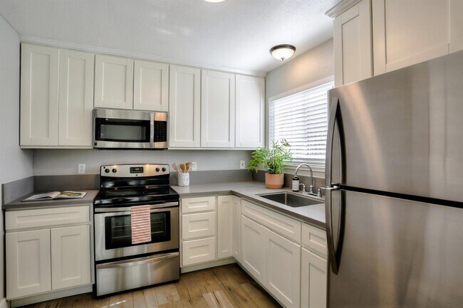 Building Photo - 5997 Bamford Dr