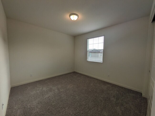 Building Photo - 2468 Lake Club Dr