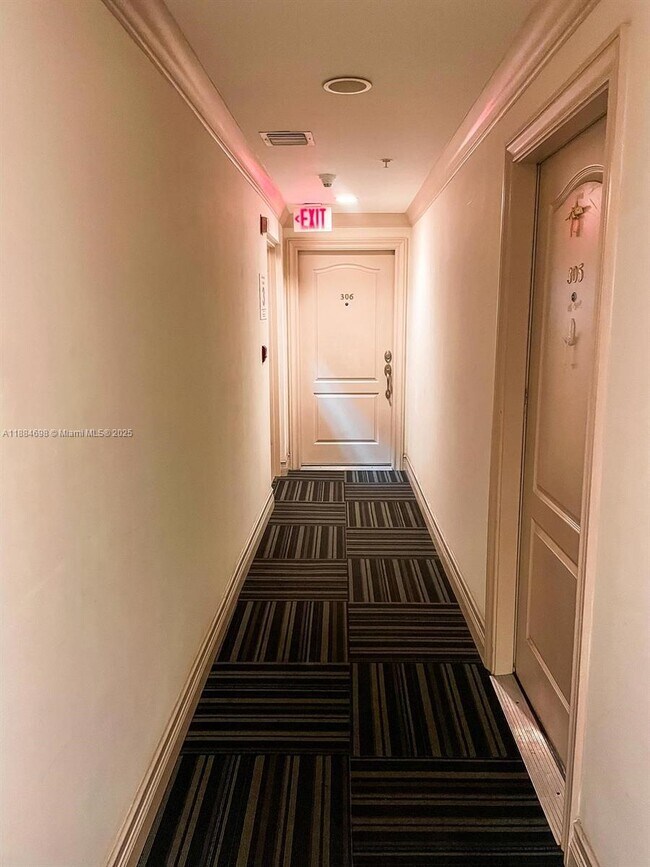 Building Photo - 2501 Douglas Rd