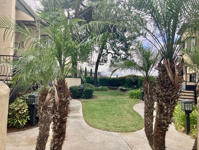 Building Photo - Stunning 2 bed 2 bath Condo In San Carlos