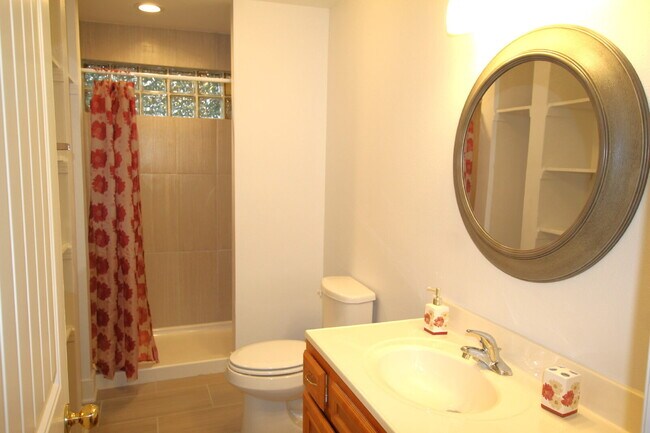 Building Photo - 2BR Home Near UWF, Davis Hwy & 9 Mile Rd –...