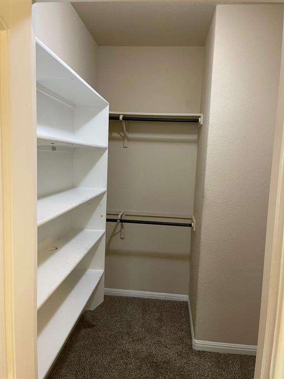 Building Photo - 404 Crater Lake Dr