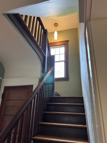 Building Photo - 608 Ackerman Ave