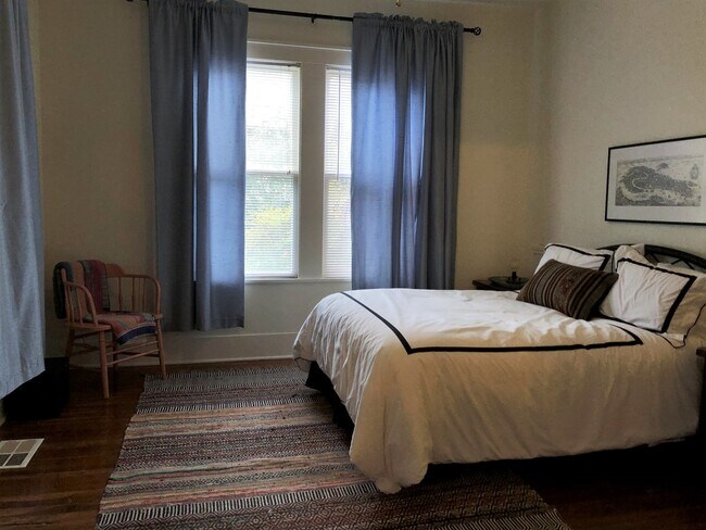 Building Photo - 703E31